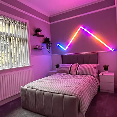 Cosy Detached House In Bradford (West Yorkshire)
